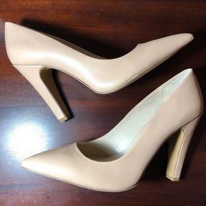 Vince Camuto Carra Pumps in Tan/Cream/Beige Sz 9.5